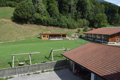 Grillplatz, Fußballplatz und Spielplatz