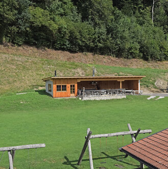 Fußballplatz und Grillplatz