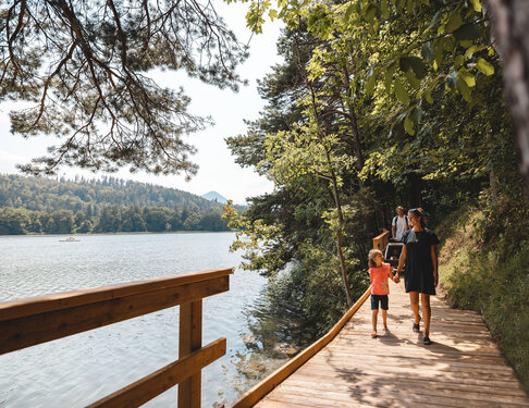 Barrierefreier Weg am Reintaler See ©Alpbachtal Tourismus, Mathäus Gartner